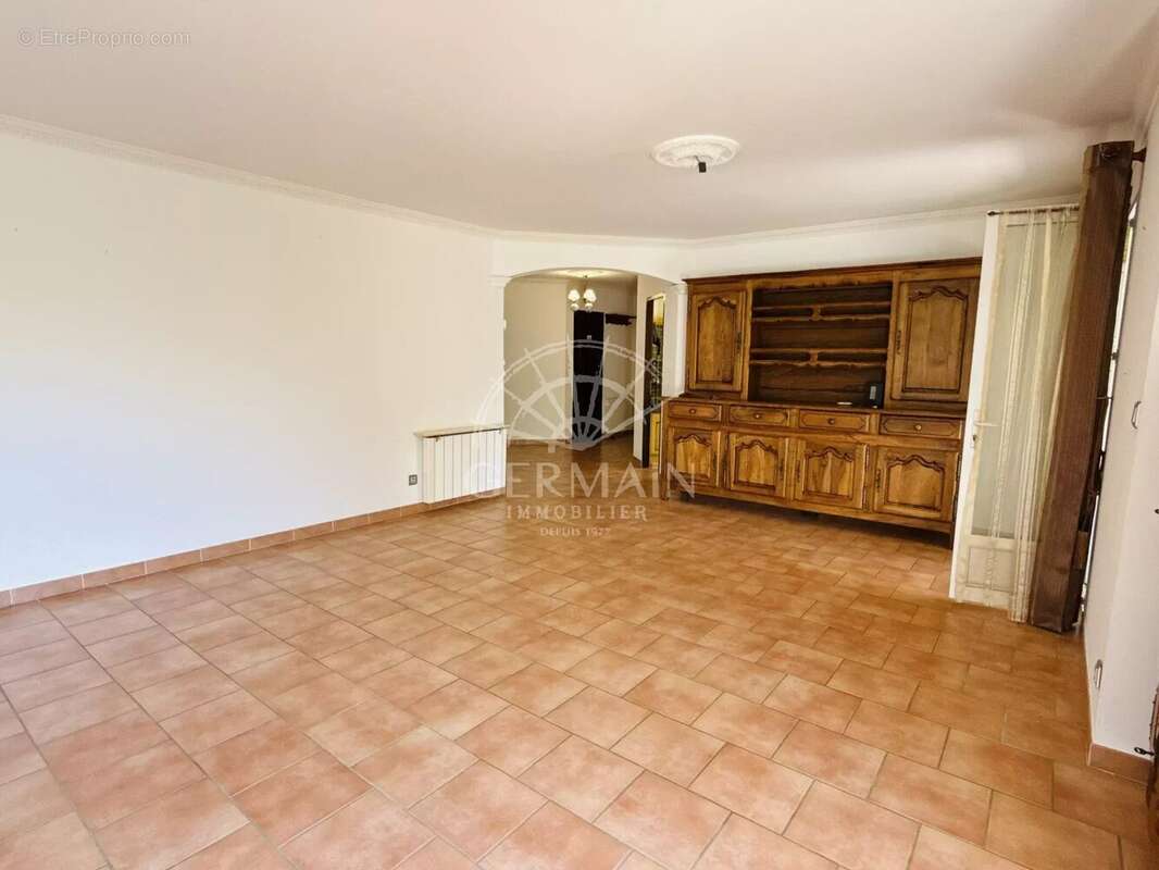 Maison à L'ISLE-SUR-LA-SORGUE