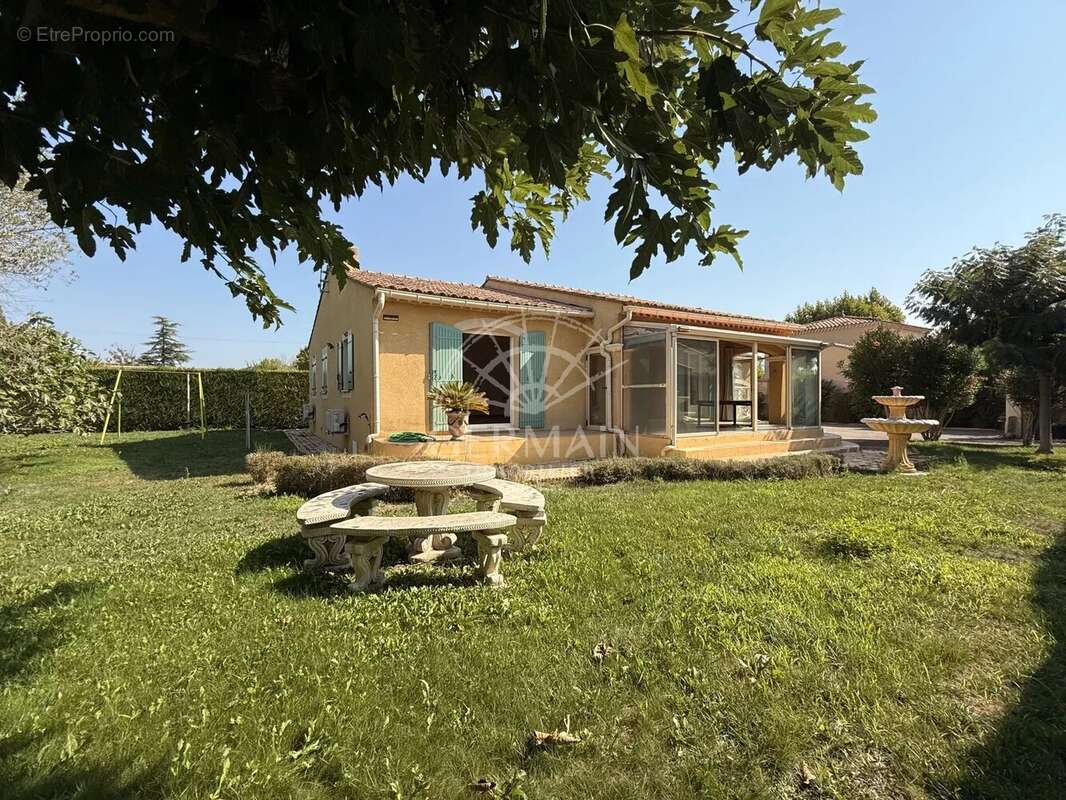 Maison à L'ISLE-SUR-LA-SORGUE