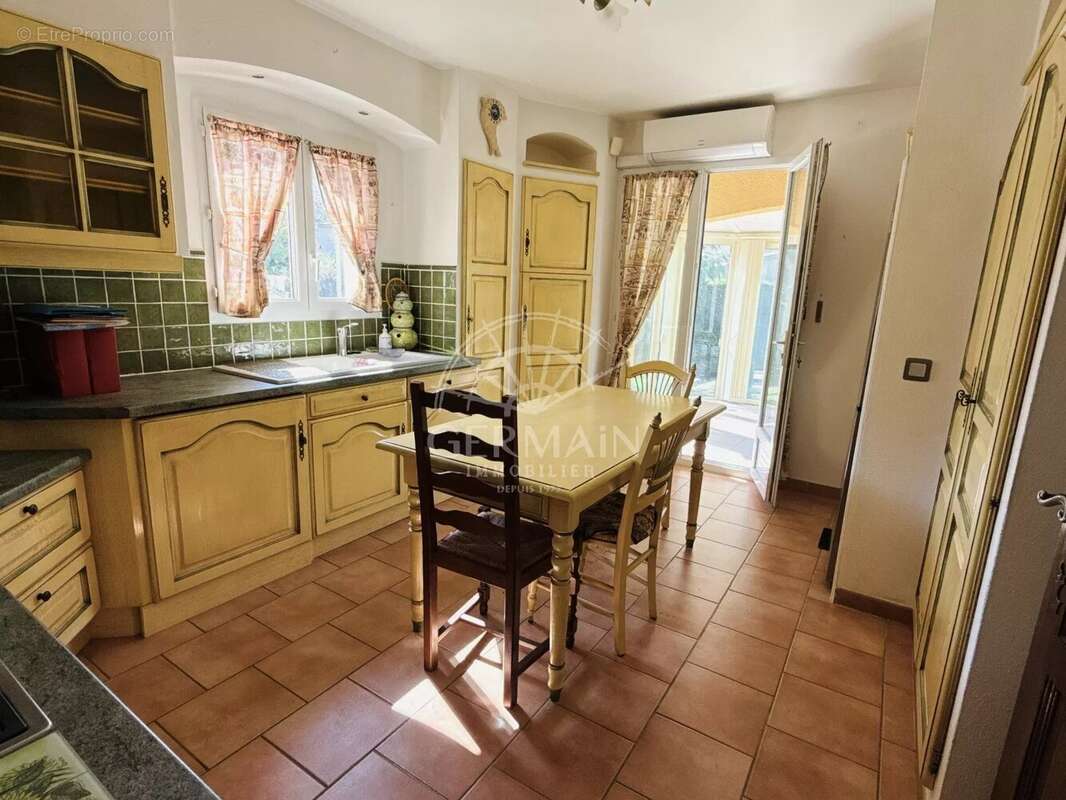 Maison à L'ISLE-SUR-LA-SORGUE