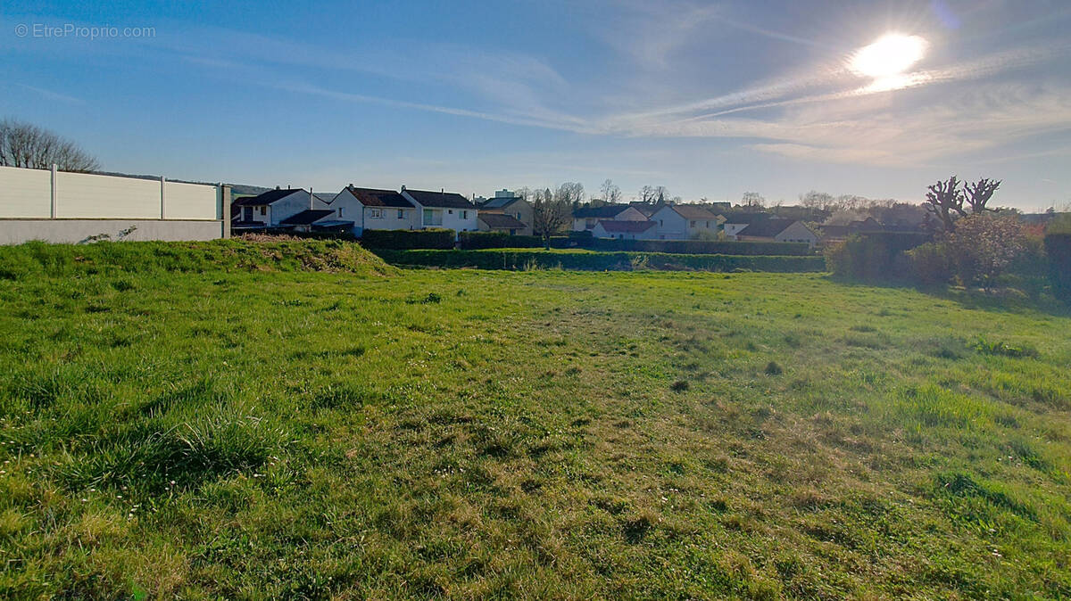 Terrain à DELLE