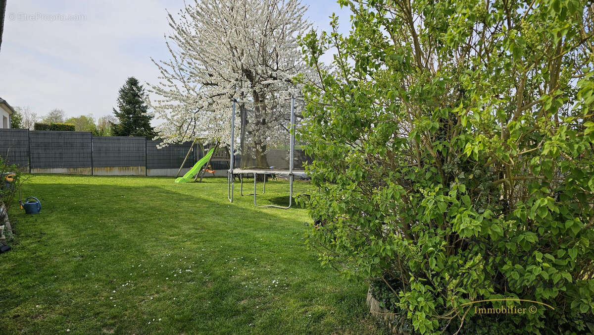 Maison à CHANNAY-SUR-LATHAN