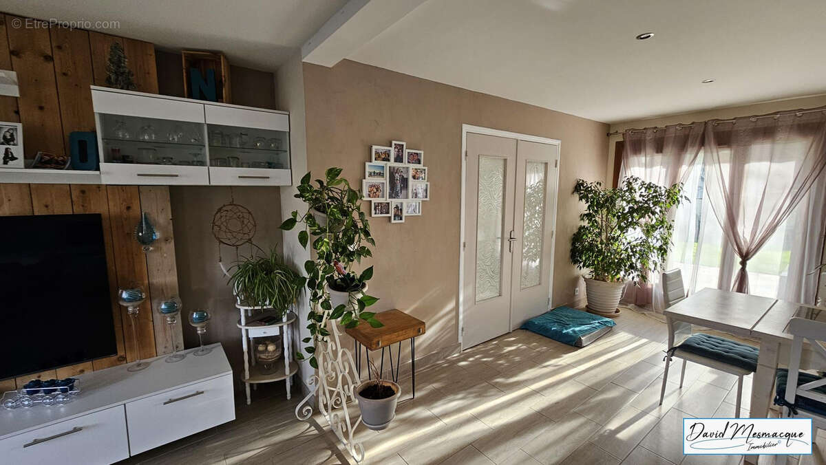 Maison à CHANNAY-SUR-LATHAN