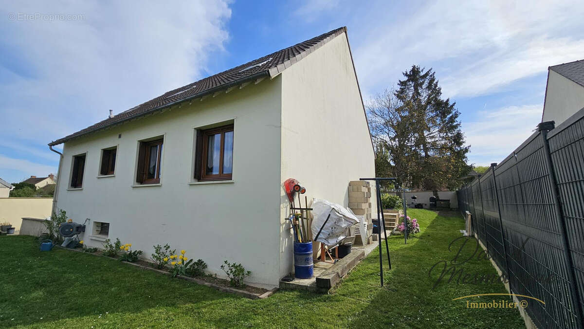 Maison à CHANNAY-SUR-LATHAN
