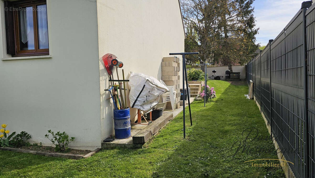 Maison à CHANNAY-SUR-LATHAN