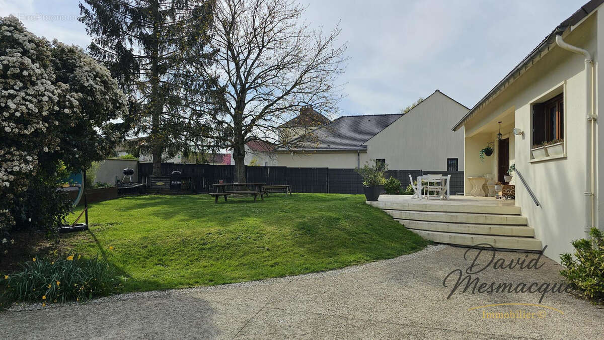 Maison à CHANNAY-SUR-LATHAN