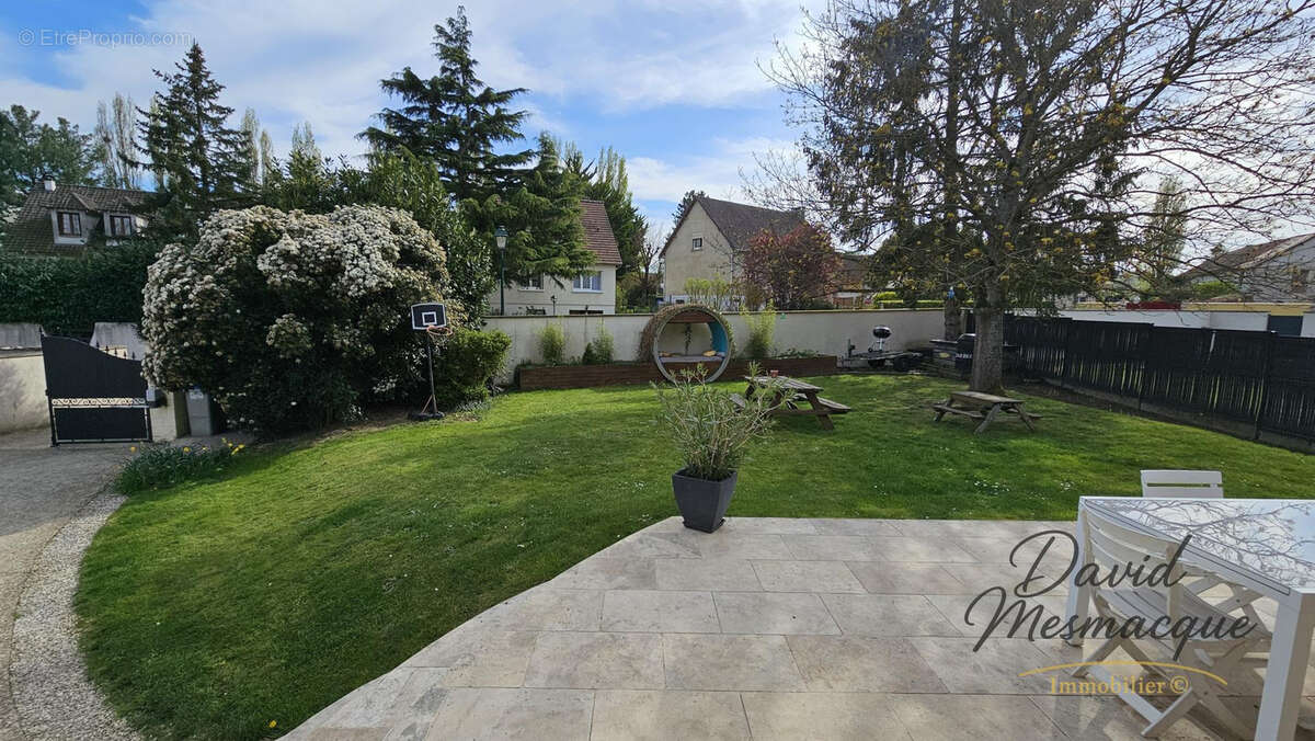 Maison à CHANNAY-SUR-LATHAN