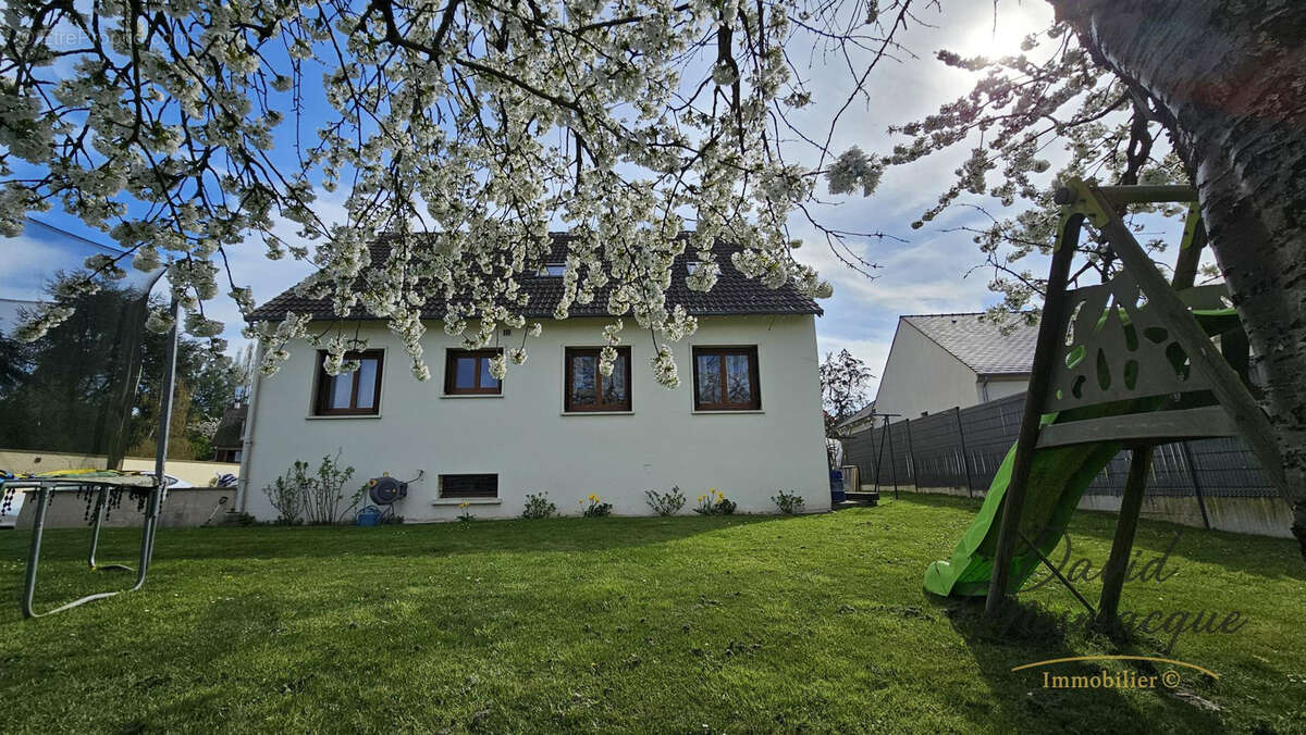 Maison à CHANNAY-SUR-LATHAN