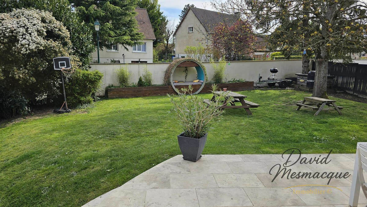 Maison à CHANNAY-SUR-LATHAN