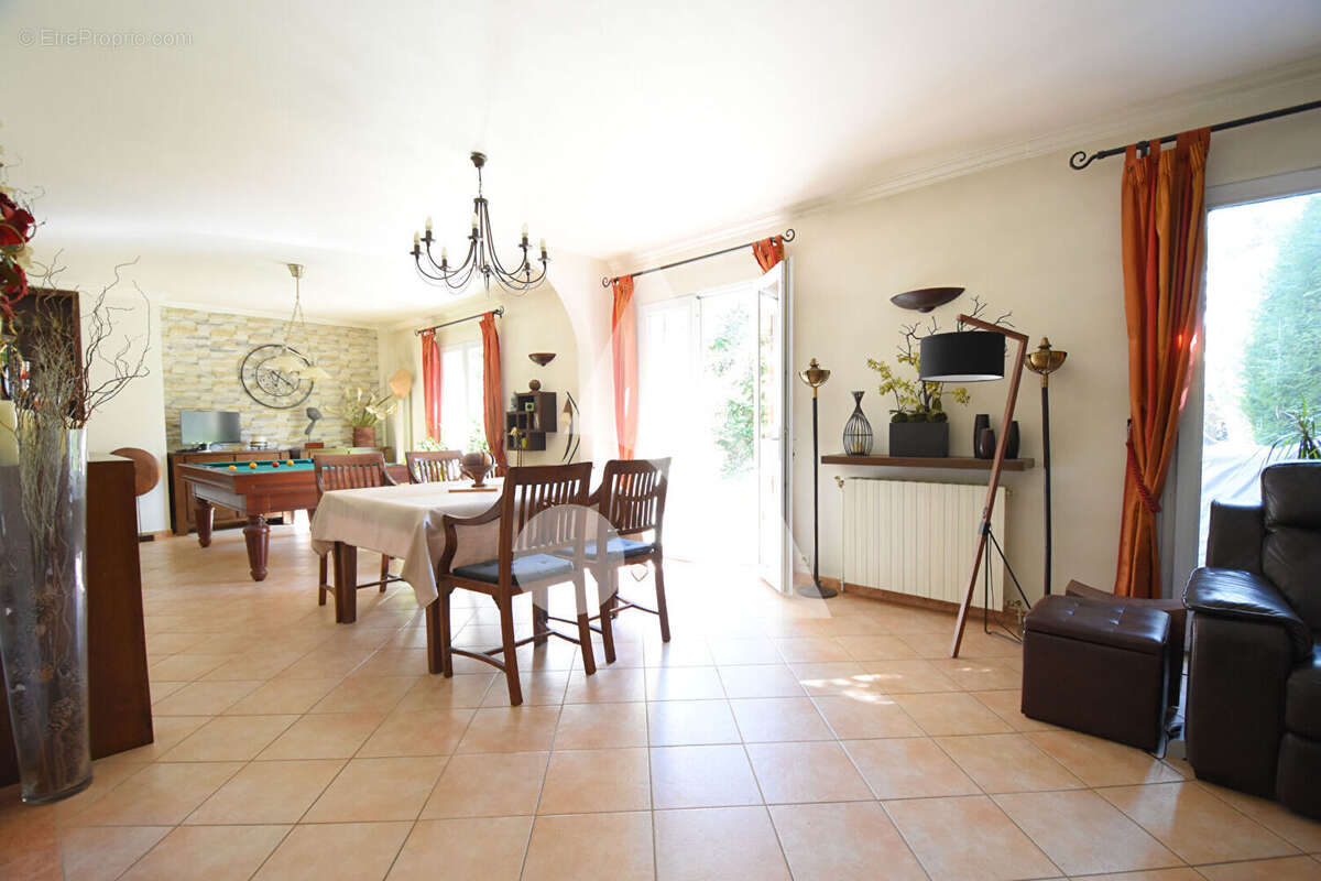 Maison à ORRY-LA-VILLE