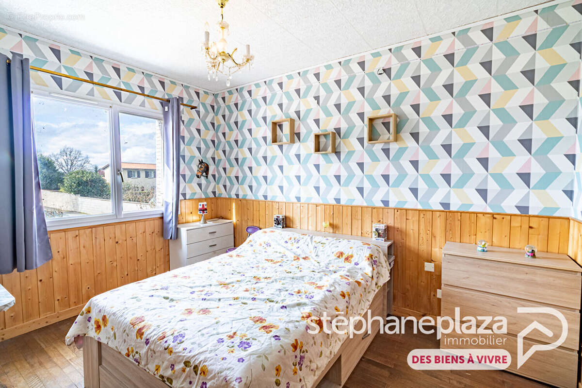 Maison à LA CHAPELLE-DU-CHATELARD