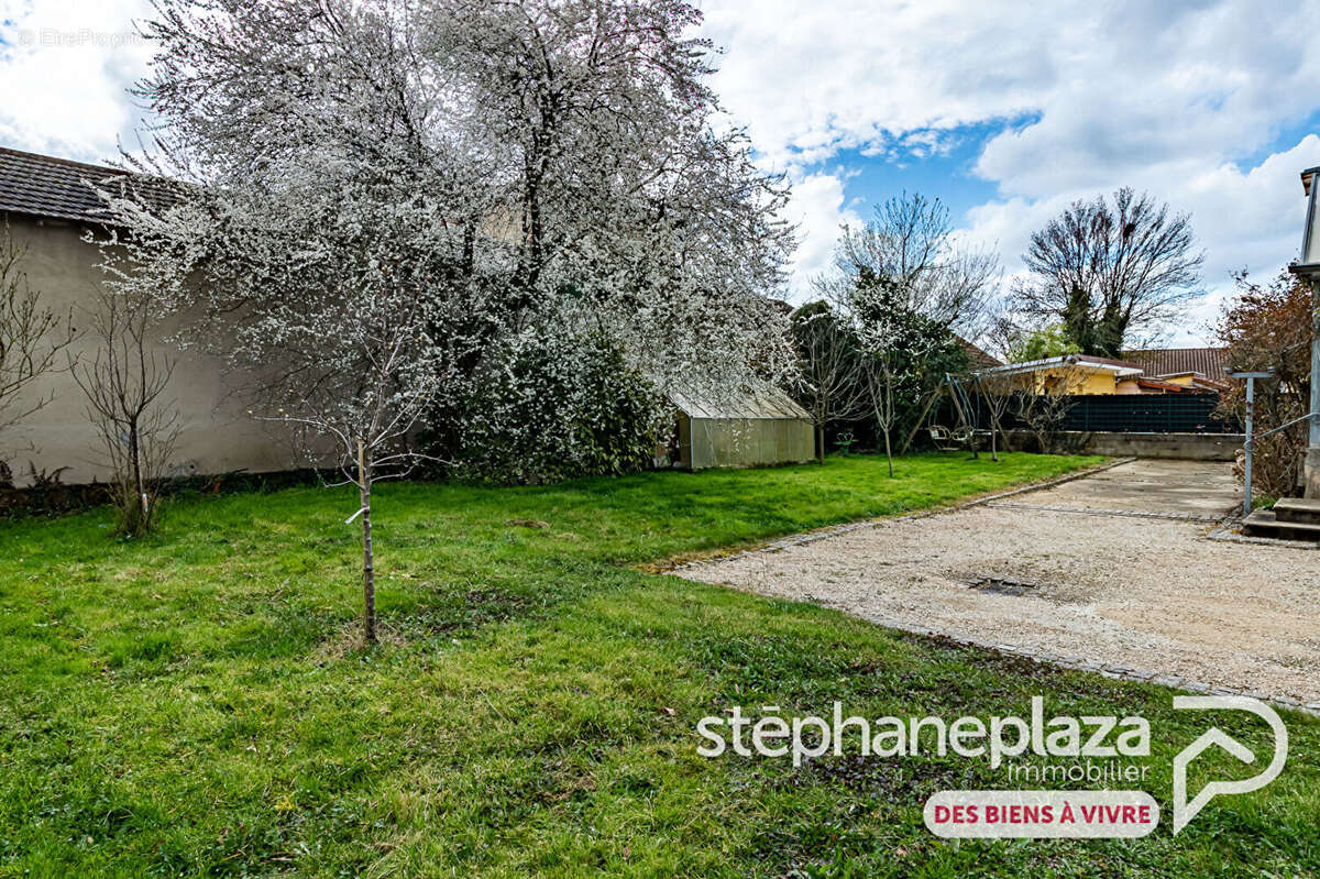 Maison à LA CHAPELLE-DU-CHATELARD