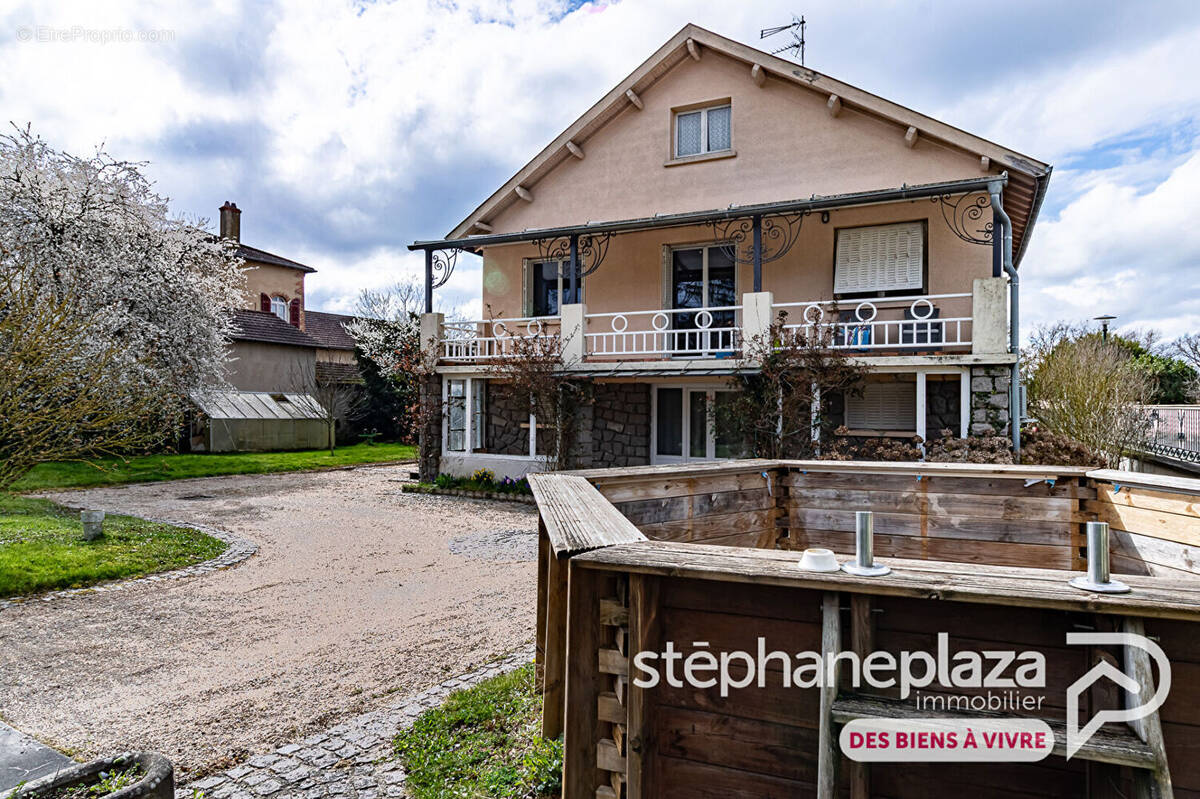 Maison à LA CHAPELLE-DU-CHATELARD