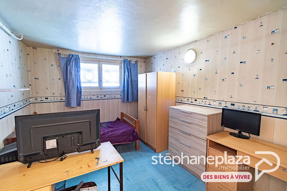 Maison à LA CHAPELLE-DU-CHATELARD