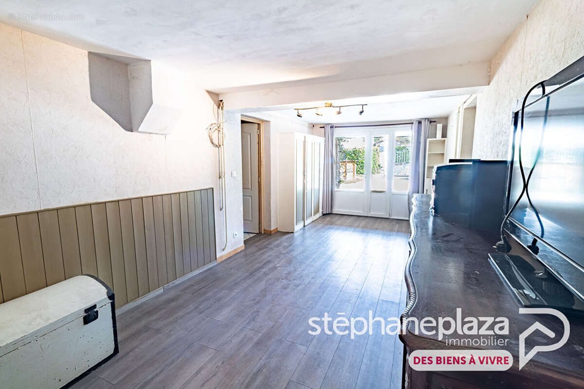 Maison à LA CHAPELLE-DU-CHATELARD