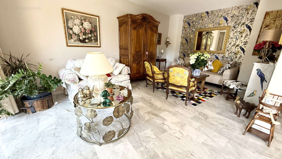 Appartement à LE CANNET