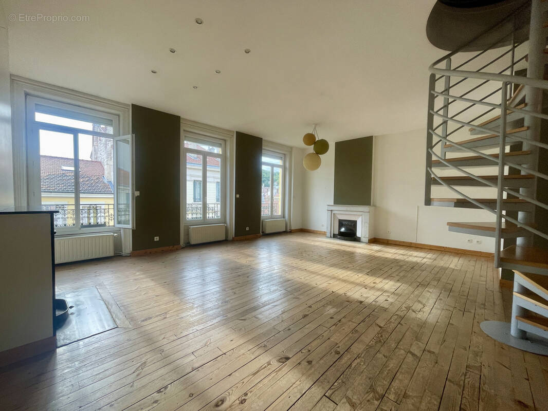 Appartement à SAINT-ETIENNE