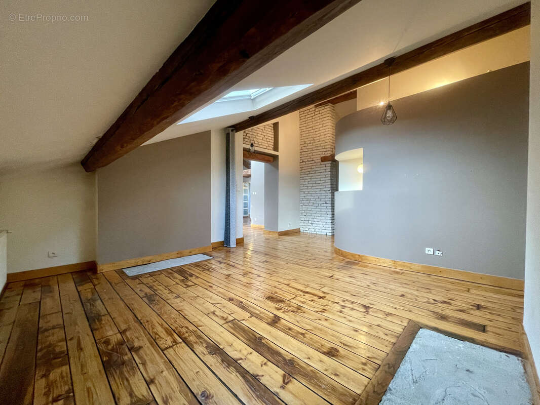 Appartement à SAINT-ETIENNE