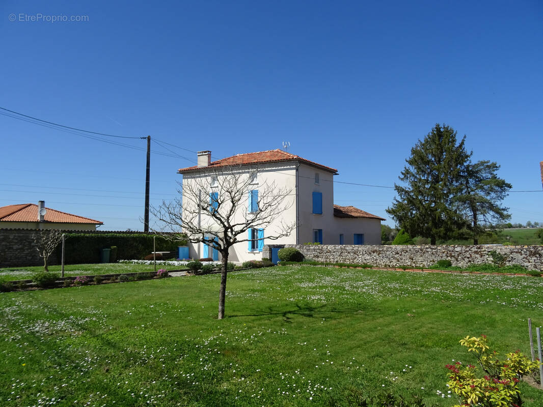 Maison à LA ROCHEFOUCAULD