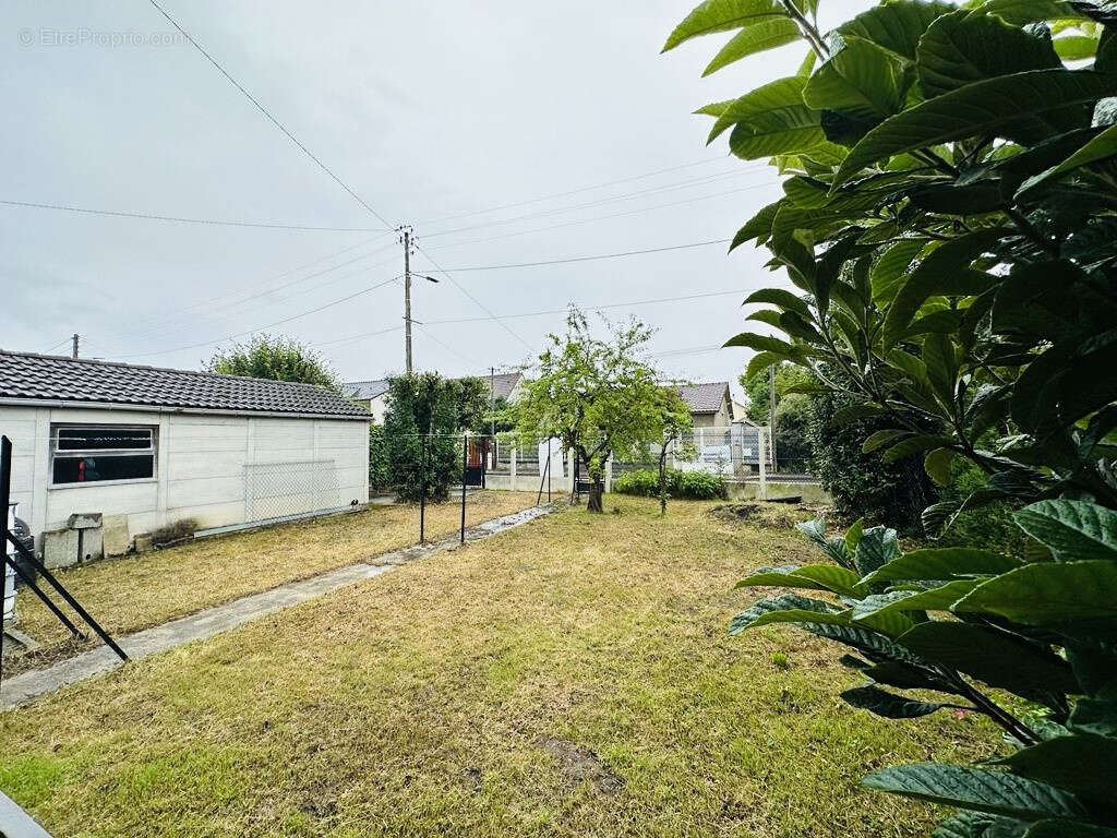 Terrain à BEAUCHAMP