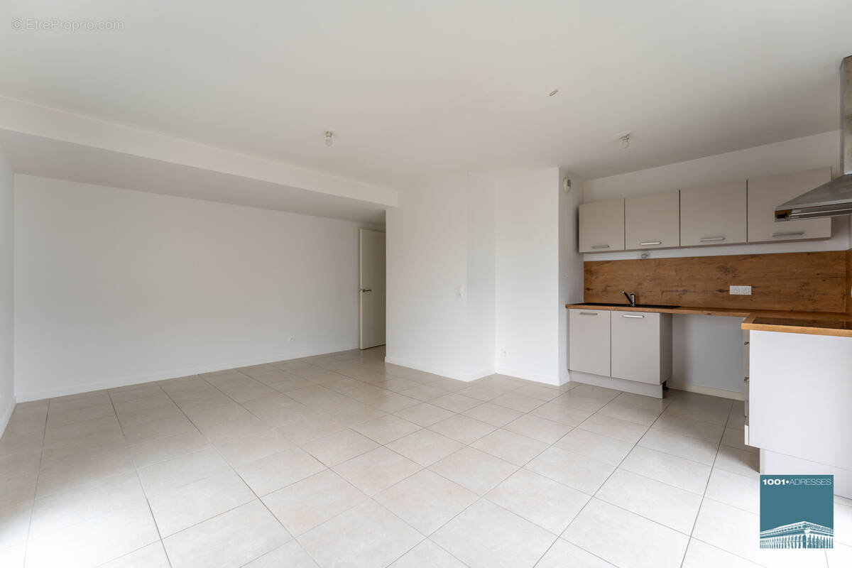 Appartement à PAREMPUYRE