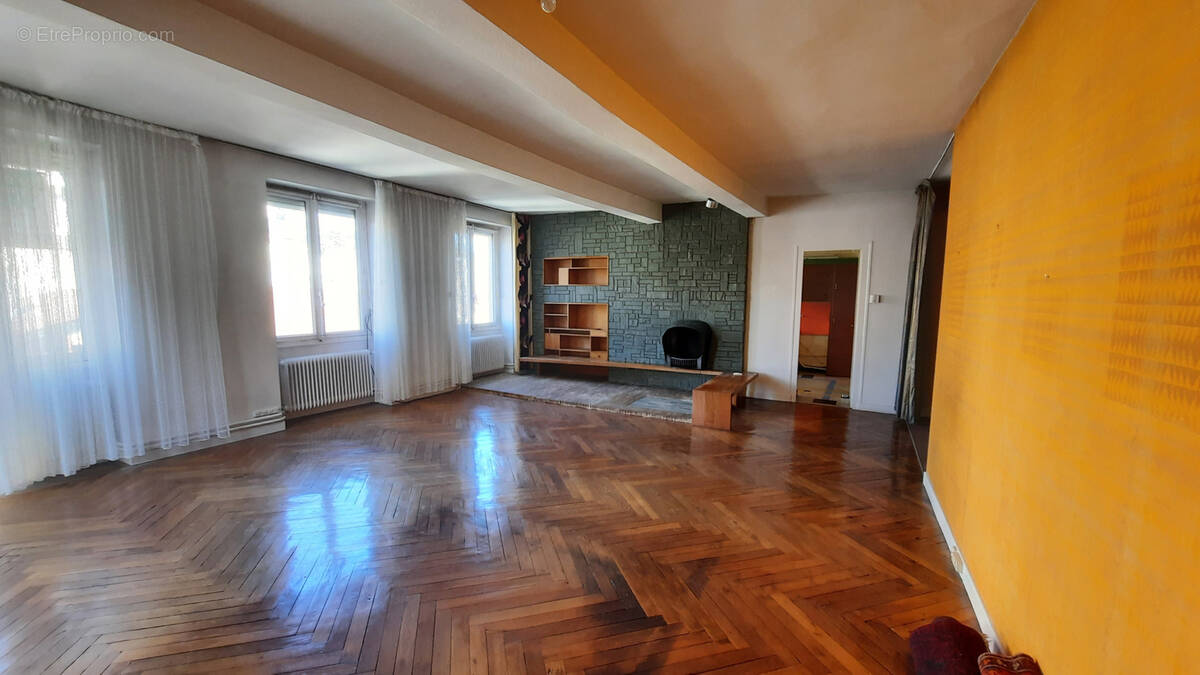 Appartement à SAINT-ETIENNE