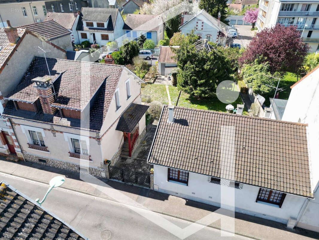 Maison à COSNE-COURS-SUR-LOIRE