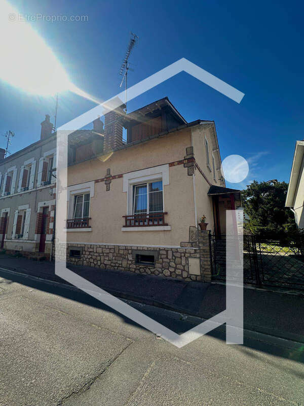 Maison à COSNE-COURS-SUR-LOIRE