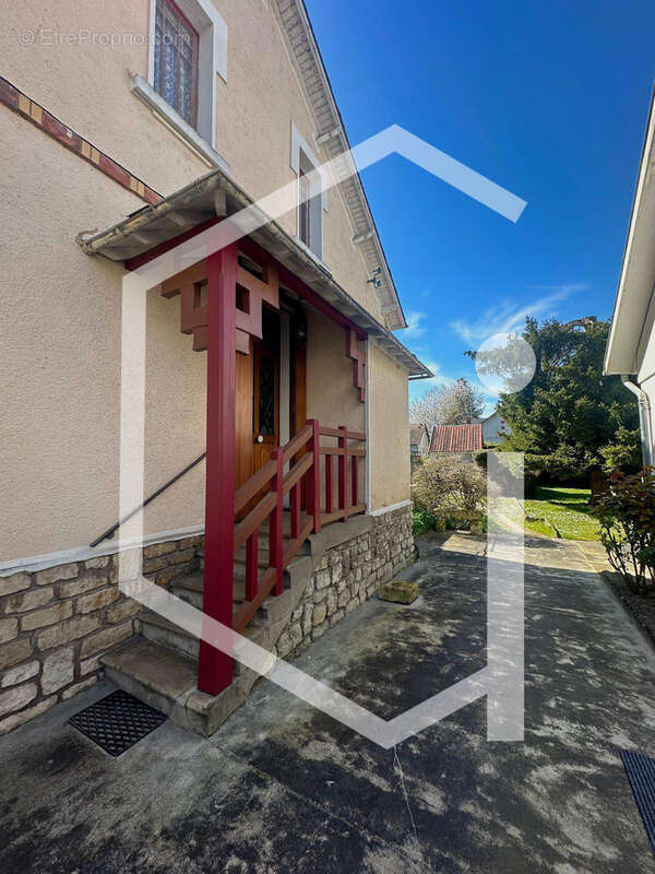 Maison à COSNE-COURS-SUR-LOIRE