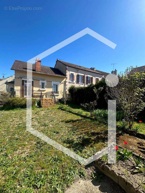 Maison à COSNE-COURS-SUR-LOIRE