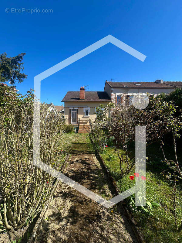 Maison à COSNE-COURS-SUR-LOIRE