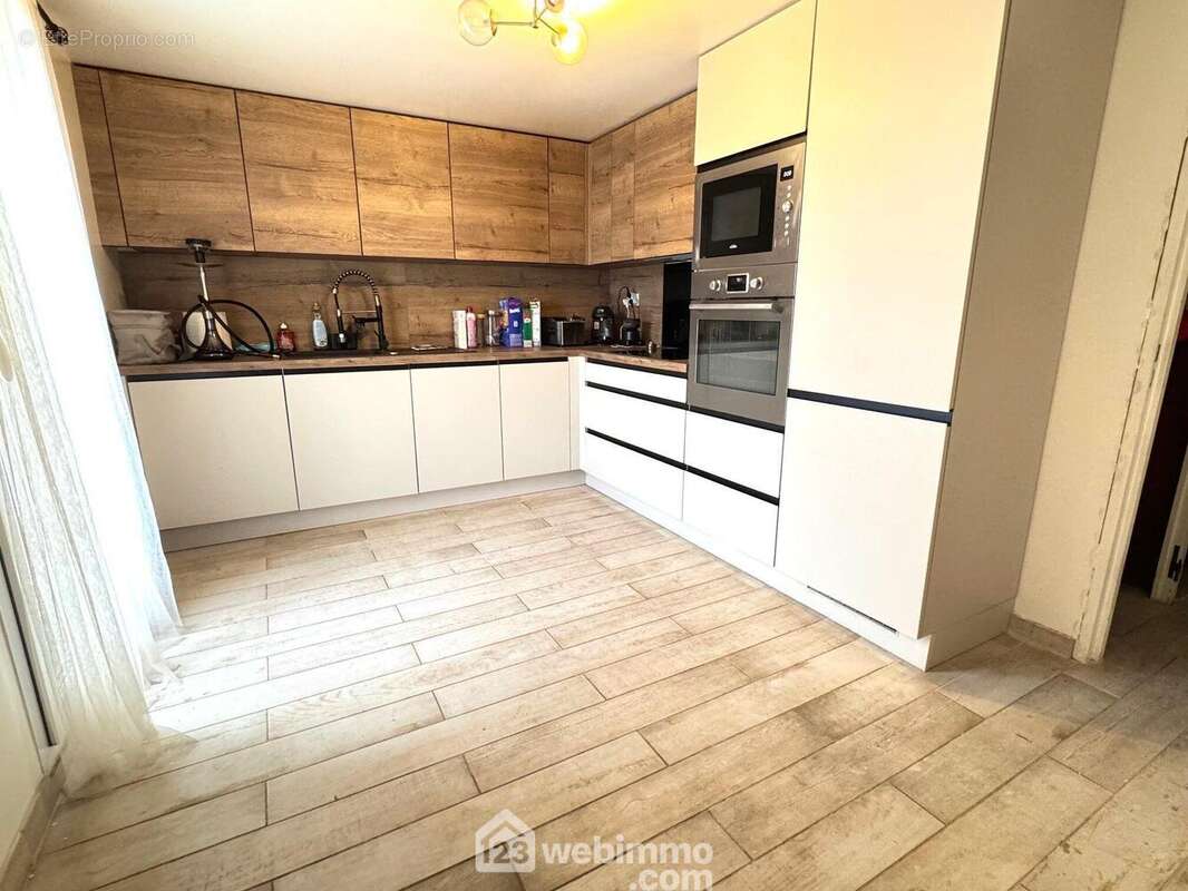 Passons à la cuisine aménagée et équipée - Maison à BONDOUFLE