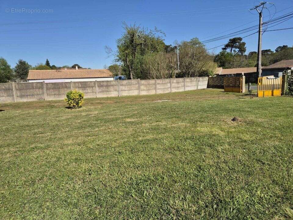 Saint Sauveur- terrain 600m²- constructible- Calme- proximité - Terrain à SAINT-SAUVEUR