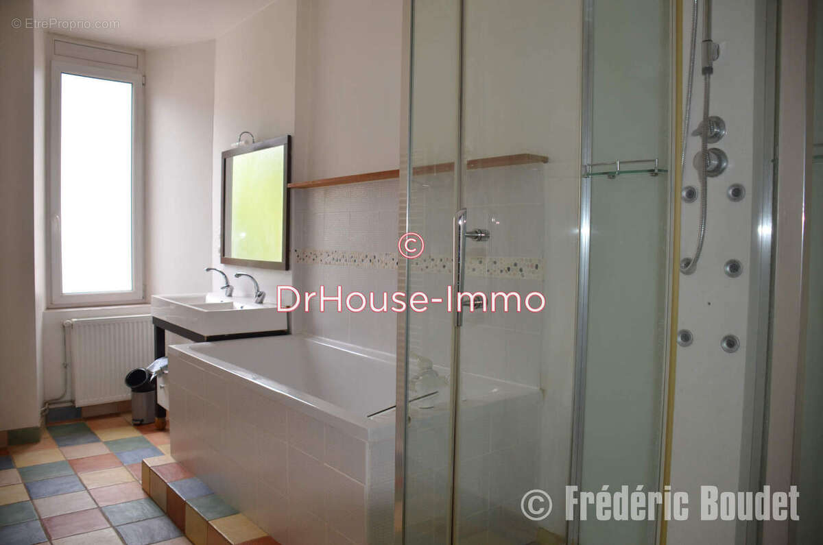 Maison à SAVIGNAC-LES-EGLISES