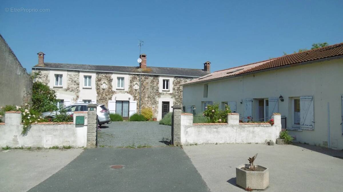 Maison à ARGENTON-CHATEAU