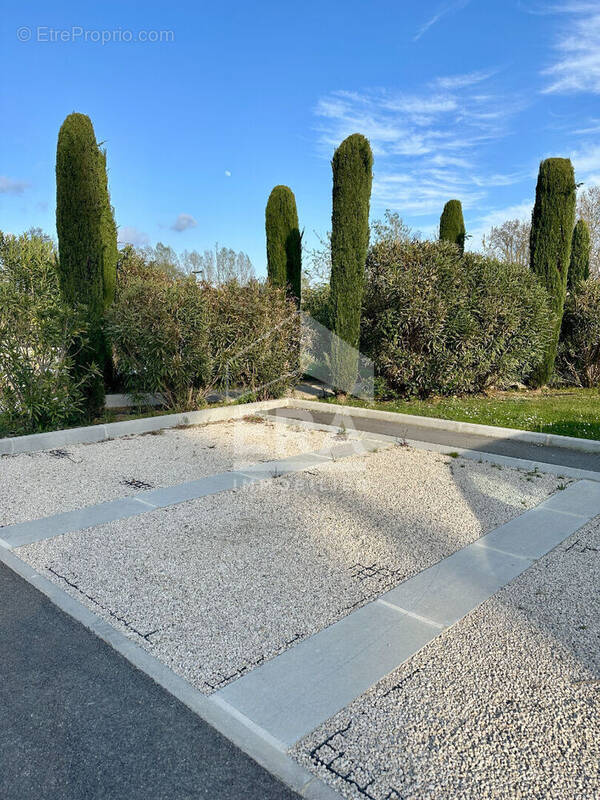 Autre à AIX-EN-PROVENCE