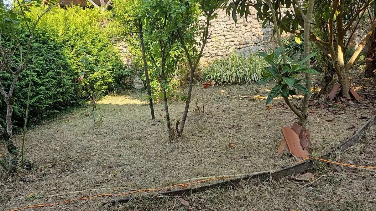 Maison à AUBETERRE-SUR-DRONNE