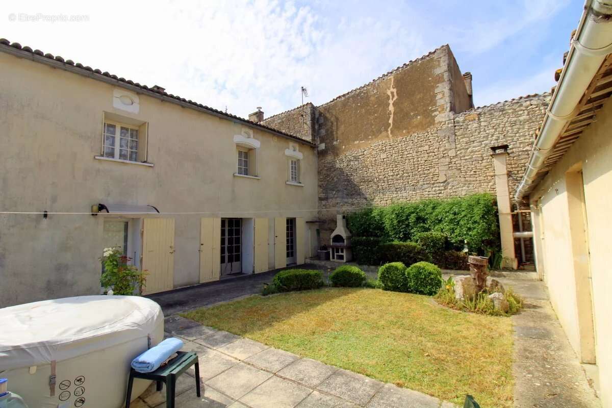 Maison à SAINT-FORT-SUR-GIRONDE