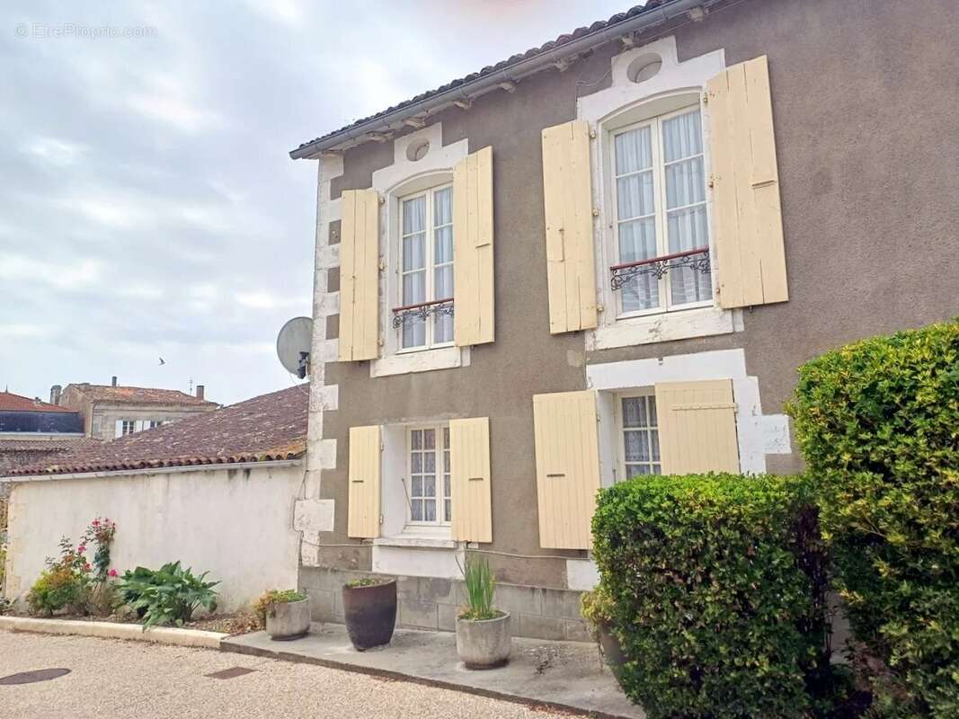 Maison à SAINT-FORT-SUR-GIRONDE