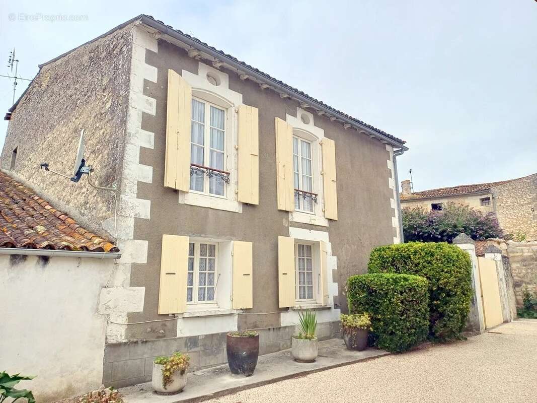 Maison à SAINT-FORT-SUR-GIRONDE