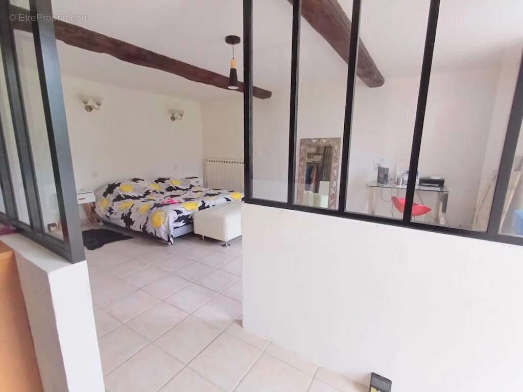 Maison à SAINT-BONNET-SUR-GIRONDE