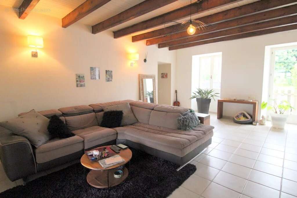 Maison à SAINT-BONNET-SUR-GIRONDE