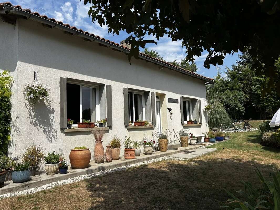 Maison à BLANZAC-PORCHERESSE