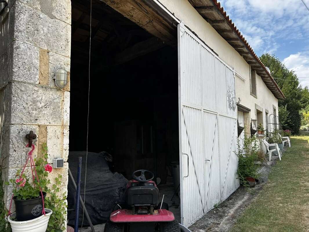 Maison à BLANZAC-PORCHERESSE