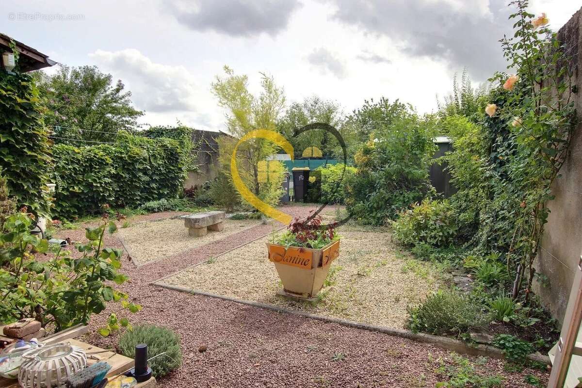 Maison à MEHUN-SUR-YEVRE