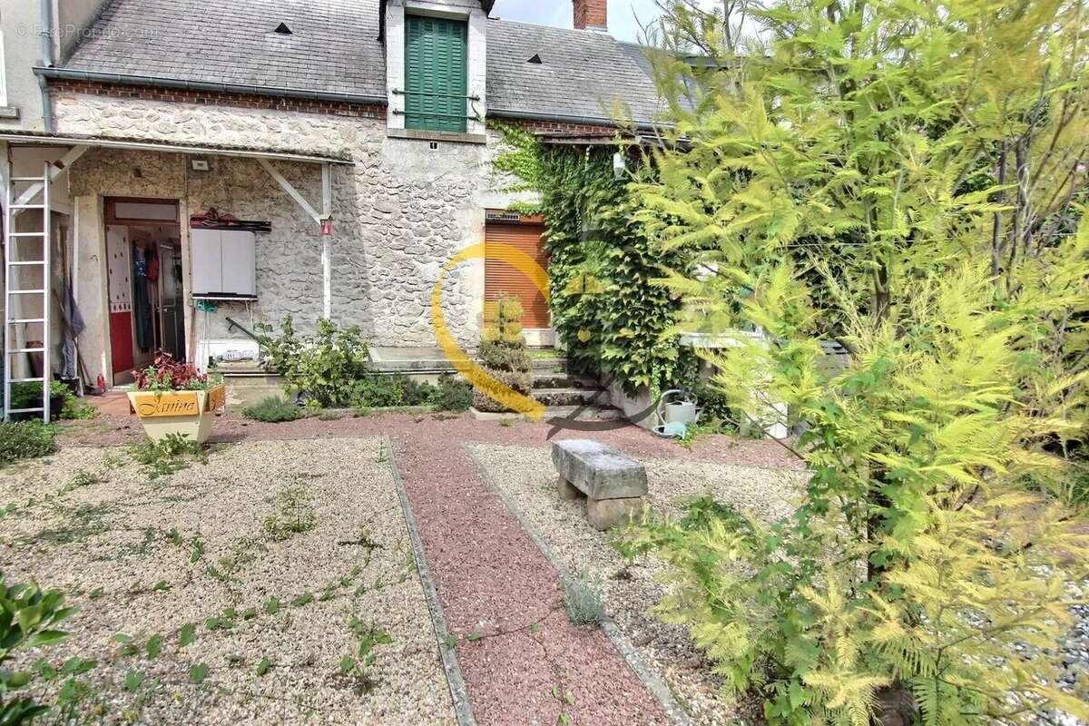 Maison à MEHUN-SUR-YEVRE