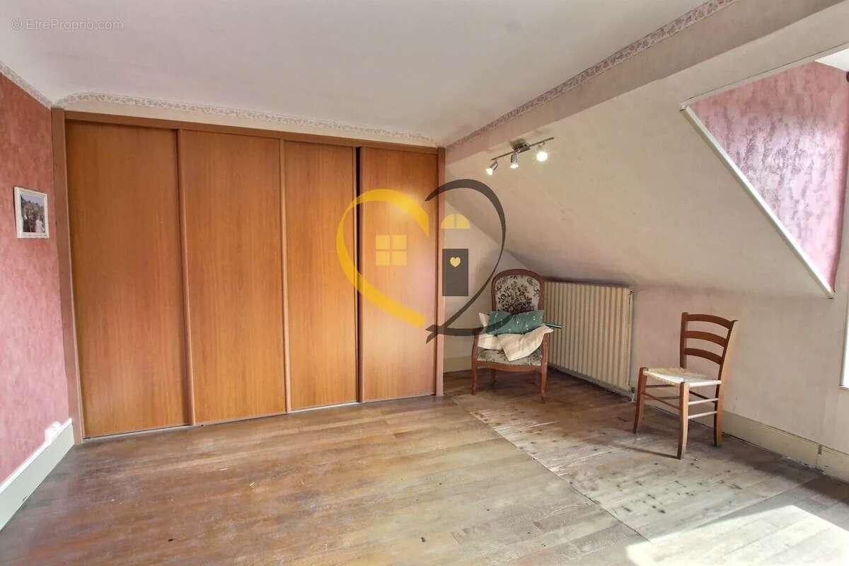 Maison à MEHUN-SUR-YEVRE