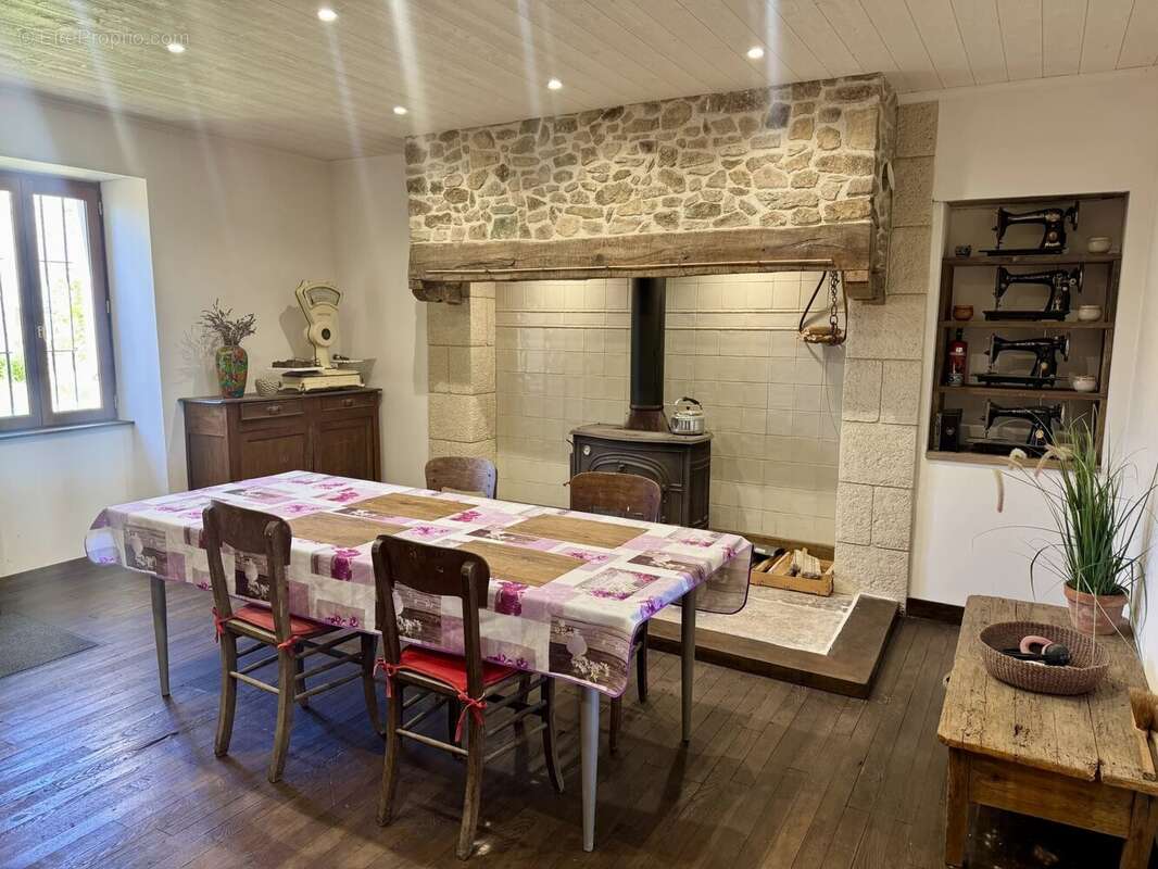 Maison à LANUEJOULS