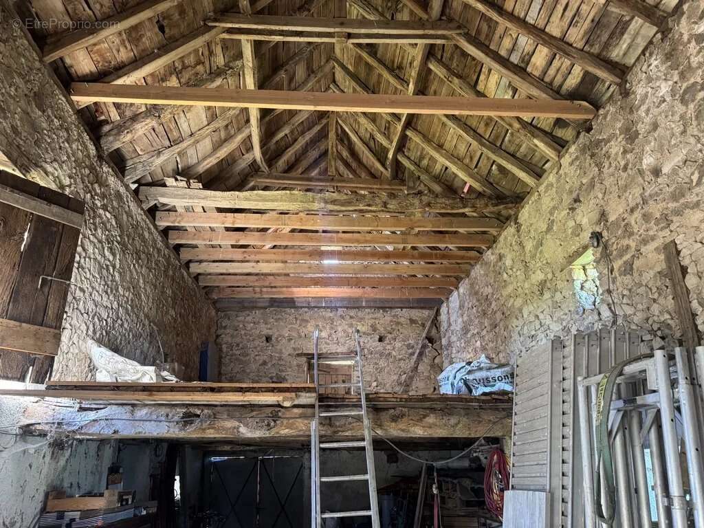 Maison à LANUEJOULS