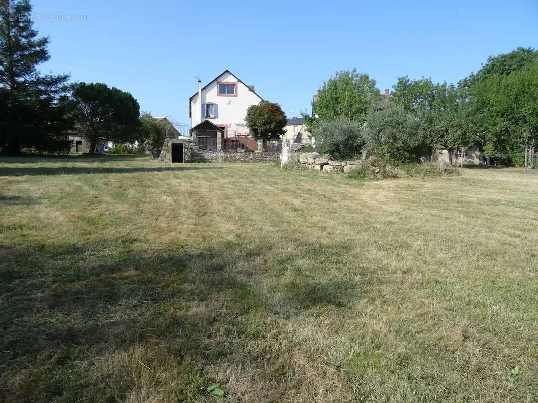 Maison à LA SALVETAT-PEYRALES