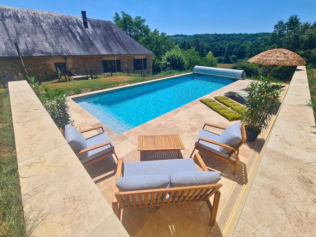 Maison à SAINTE-NATHALENE